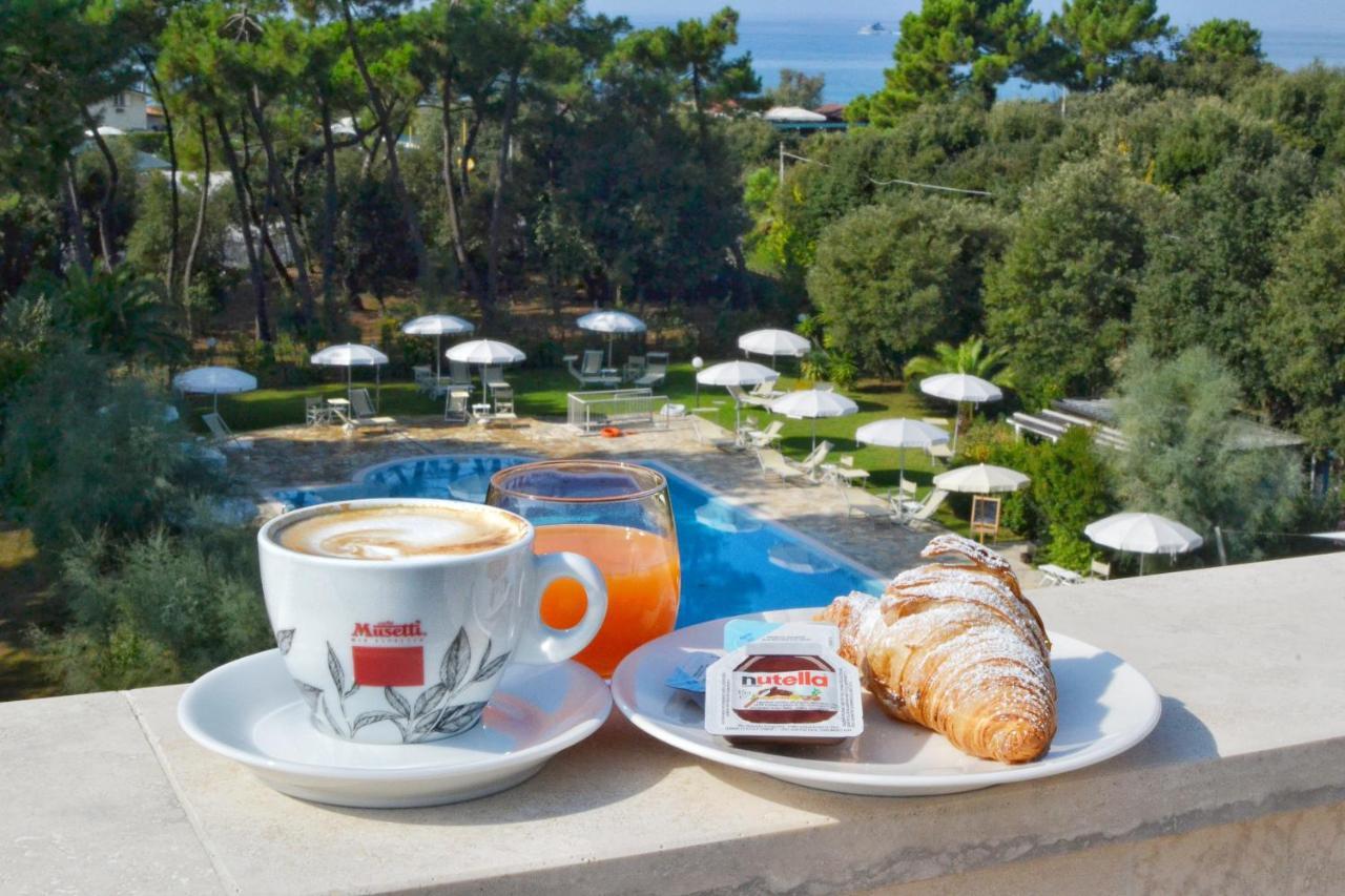 Hotel Villa Elsa Marina di Massa Ngoại thất bức ảnh