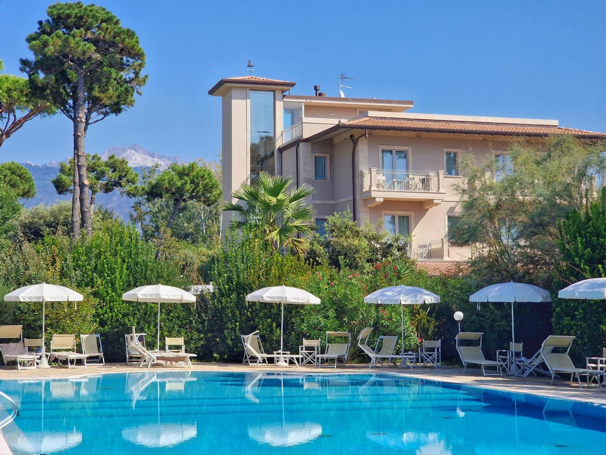 Hotel Villa Elsa Marina di Massa Ngoại thất bức ảnh