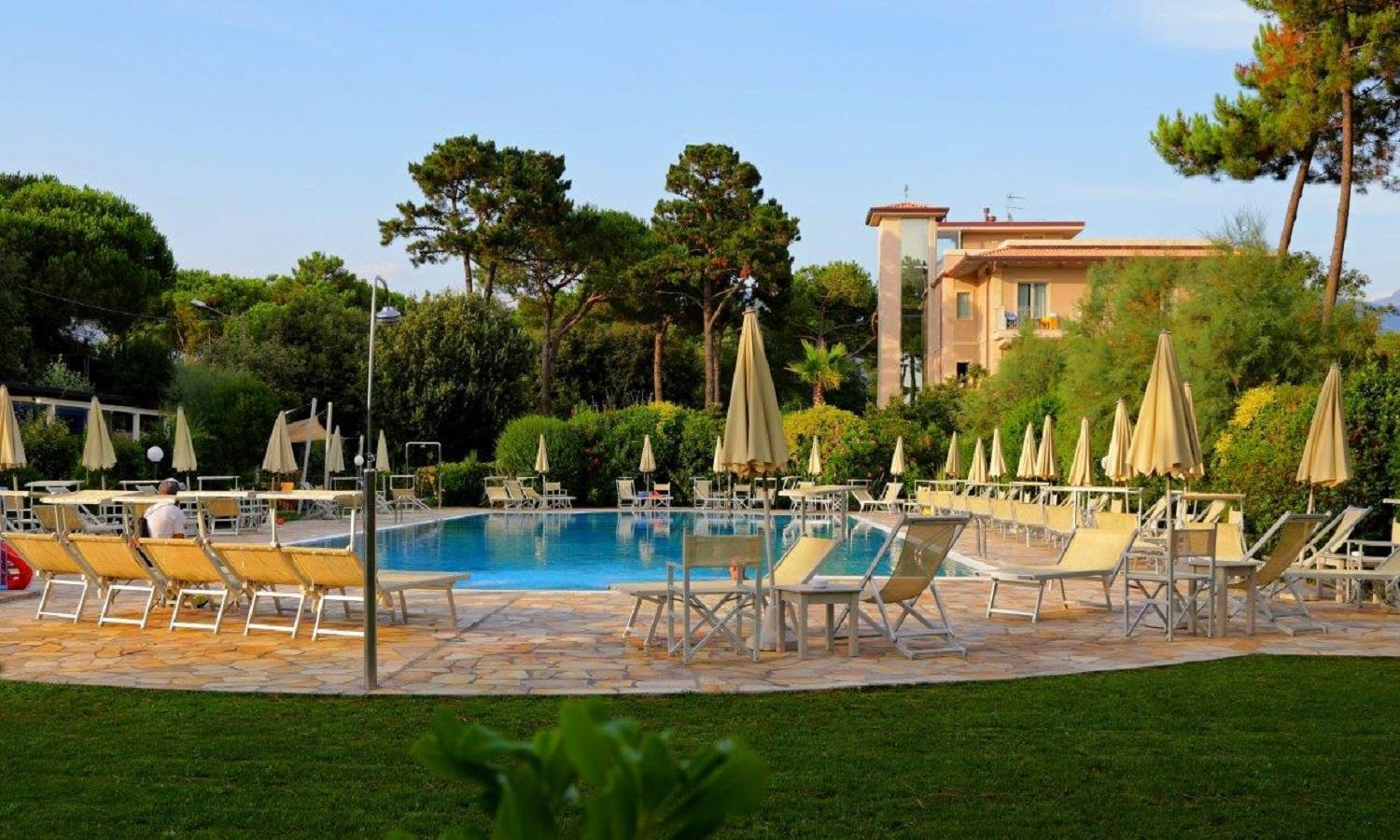 Hotel Villa Elsa Marina di Massa Ngoại thất bức ảnh