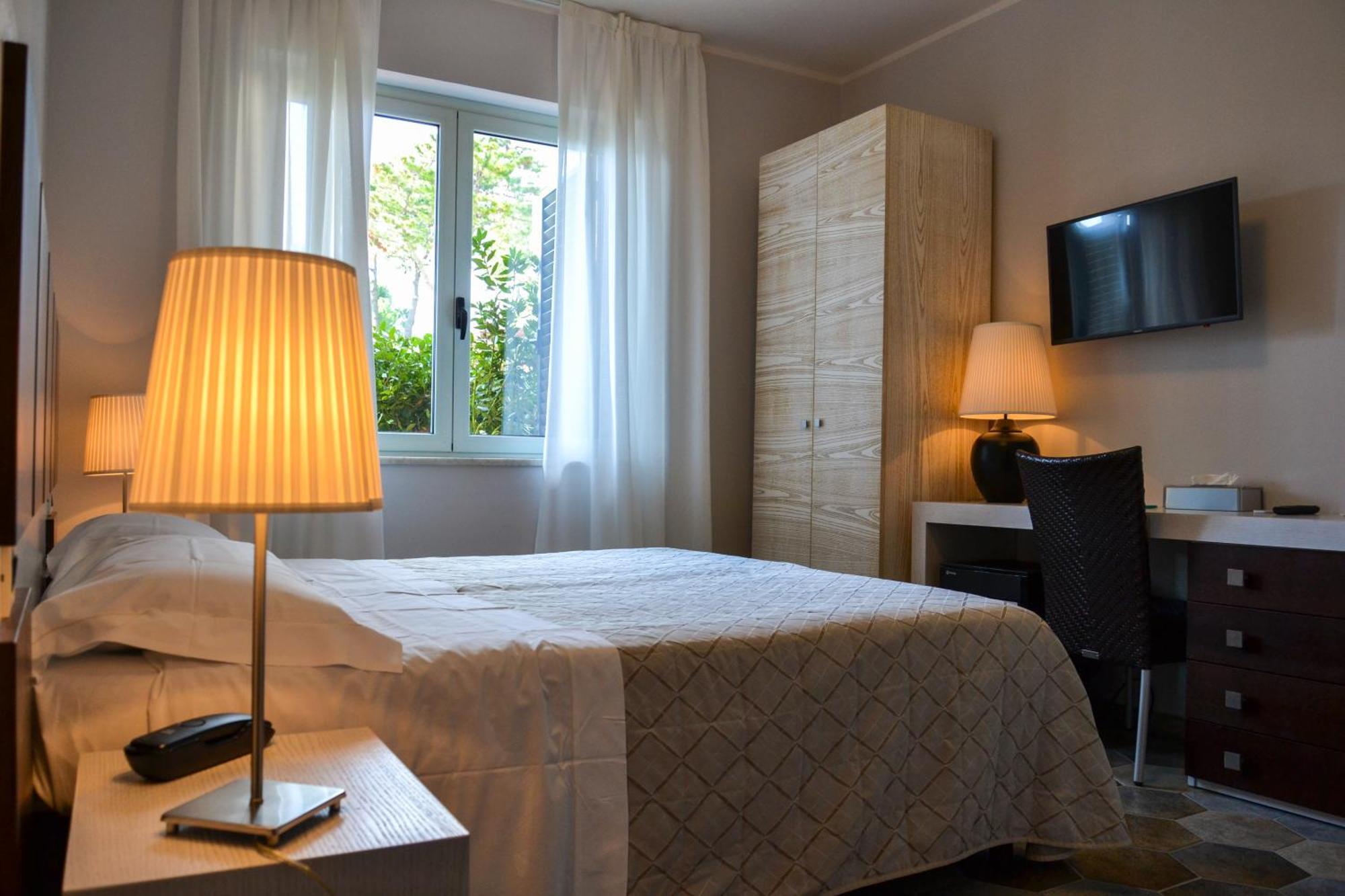 Hotel Villa Elsa Marina di Massa Ngoại thất bức ảnh